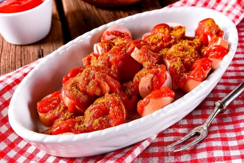 Sausage in curry sauce