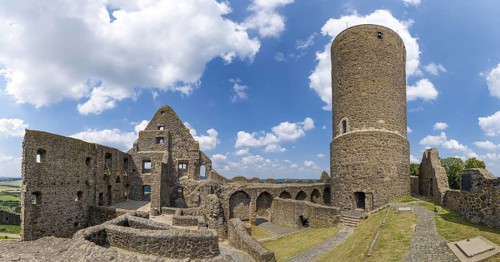 Deserted core castle of the Gleiberg ruins with ruined palas, masonry, keep in fine weather