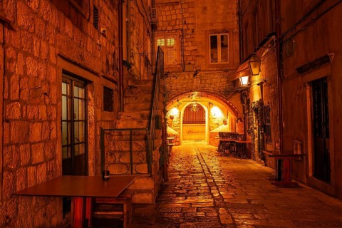 Alley in the old town centre of Dubrovnik, night shot, Dubrovnik, Dalmatia, Croatia