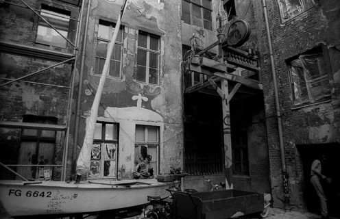 Germany, Berlin, 30 November 1991, boat and squatters, in the courtyard of the squatted house