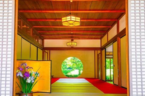 Round window and the fresh green of Meigetsuin. Shooting Location: Kamakura, Kanagawa Prefecture