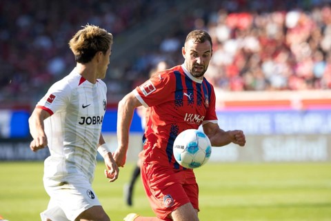 Football match, Ritsu DOAN SC Freiburg left in a duel for the ball with Benedikt GIMBER 1.FC