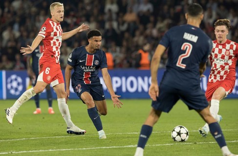 Football match, Viktor TSYGANKOV Girona FC right on the ball, Achraf HAKIMI 2 Paris St. Germain