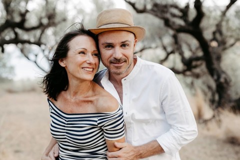 Lovers, 40+, outdoors