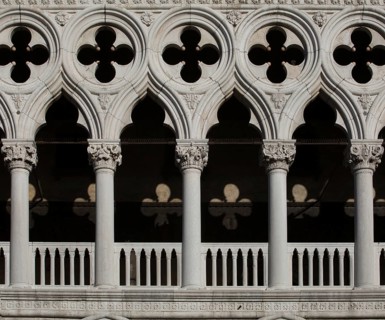 Italy Venice Doge's Palace -211 Gothic arcade upper storey on the west façade Detail