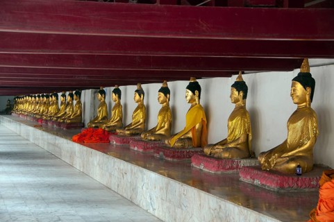 Wat Phra Mahathat Woramahawihan, generally shortened to Wat Mahathat, or ‘Temple of the Great