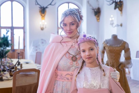 Nine-year-old Lisa from Dresden is the 1.5 millionth visitor to the Cinderella exhibition at