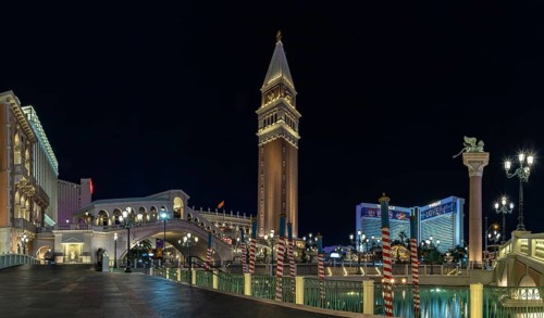 A picture of the Venetian Las Vegas at night, with the Rialto Bridge on the left and the Campanile