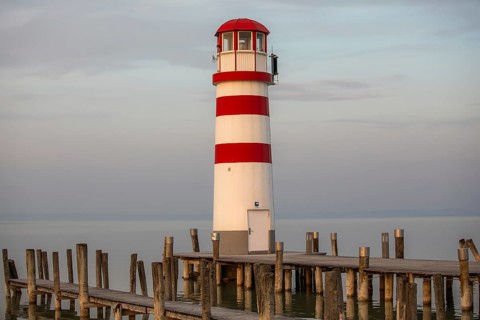 Leuchtturm im Morgenlicht, Langzeitbelichtung, Podersdorf am See, Neusiedlersee, Burgenland,