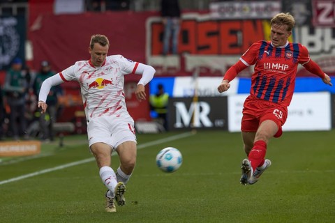 Football match, Mikkel KAUFMANN 1.FC Heidenheim right is too late, Lukas KLOSTERMANN RB Leipzig