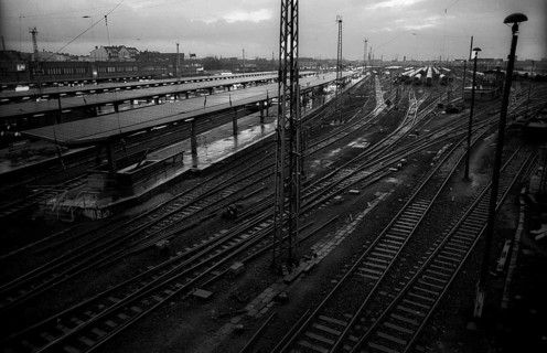 Germany, Berlin, 03.02.1992, Lichtenberg railway station, railway tracks, platform
