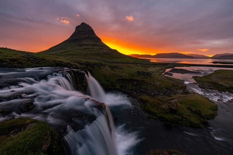 Kirkjufell at sunrise, Grundafjördur, Snaefellsnes, Iceland