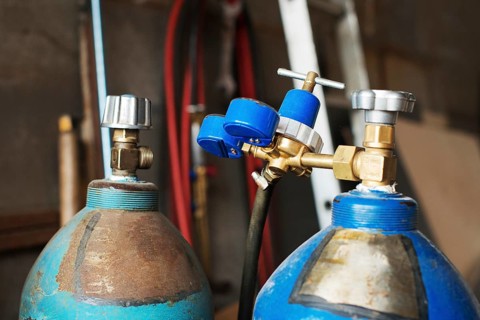 Propane gas balloons with pressure meter