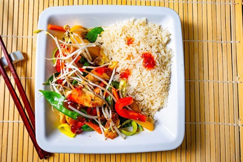 Roasted sweet and sour chicken with vegetables