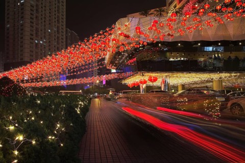 Night street. Richly decorated hotel in the Chinese city before New year