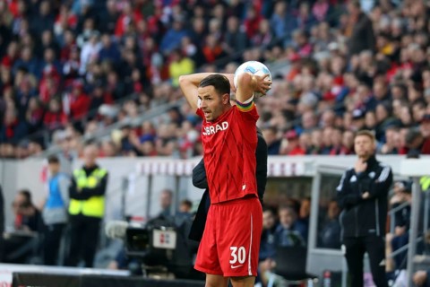Christian Günter (SC Freiburg) taking a throw-in during the 1st FBL: 24-25: 1st FBL: 24-25: 9th