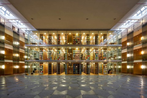 Münster, Constitutional Court for the State of North Rhine-Westphalia, foyer with glass library