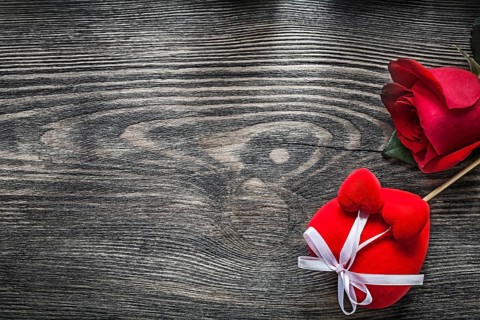 Red heart rose on wooden board celebrations concept