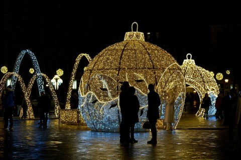 Christmas decorations with visitors on the cathedral square in Magdeburg