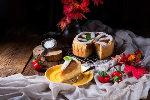 Äpfel mit einer knusprigen Kruste bedeckt - das ist die amerikanische Apple Pie