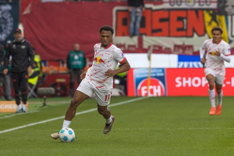 Football match, Lois OPENDA RB Leipzig elegant on the ball, Voith-Arena football stadium,
