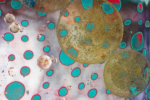 Air and oil bubbles inside water base form patterns