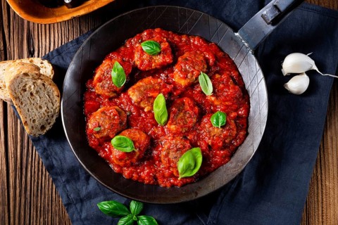 Baked mini balls in tomato sauce with basil