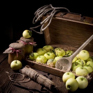 White transparent applesauce