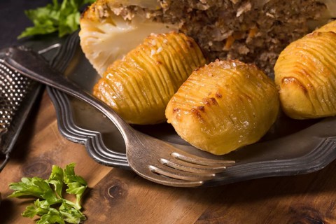 Stuffed cauliflower with mince and Hasselback potatoes