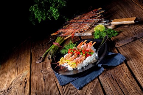 Grilled red argentine shrimps with red salsa and green asparagus