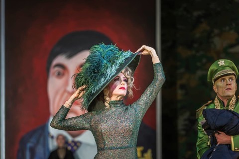 Production by Herbert Fritsch at the Schaubühne Berlin with Bastian Reiber, Florian Anderer and