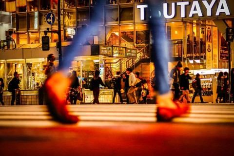 Feet of those who walk the Shibuya scramble intersection. Shooting Location: Tokyo metropolitan