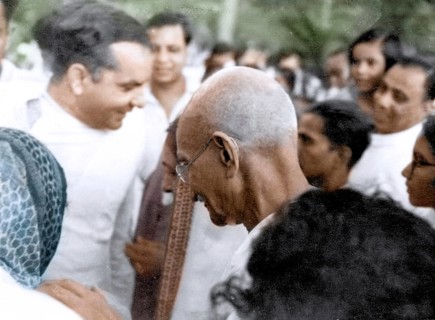 Mahatma Gandhi with people, Juhu Beach, Mumbai, Maharashtra, India, Asia, May 1944