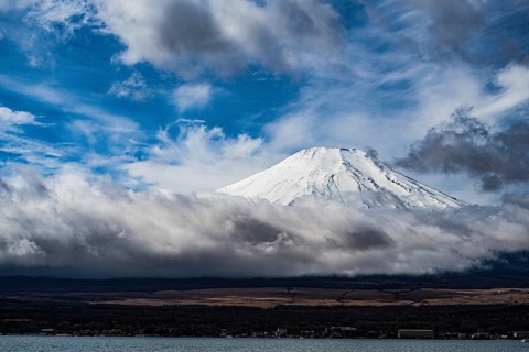 Mount Fuji and majestic sky (taken from Lake Yamanaka). Shooting Location: Yamanashi Prefecture