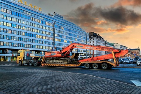 Mercedes-Benz Actros truck low loader trailer Ruoppaustyo transports Doosan DX 300 LC excavator in