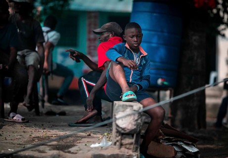 Straßenszene Kindheit in Kinshasa, Demokratische Republik Kongo