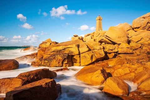 Lighthouse on the Atlantic coast in Brittany near Ploumanach