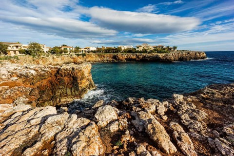 Cala Morlanda, coast with integrated houses by the sea, Manacor, Mallorca, Balearic Islands, Spain