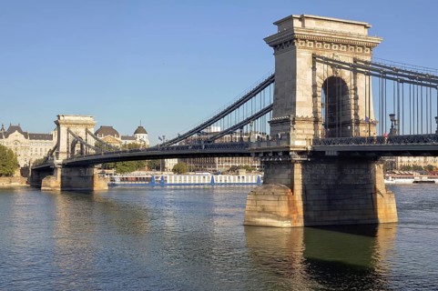 Chain Bridge over the Danube River links Buda and Pest, Budapest, Hungary