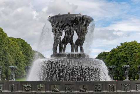 A picture of the fountain at the Vigeland or Frogner Park. Designed by Gustav Vigeland between 1940