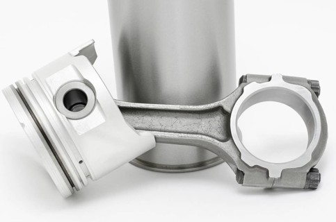 Details of diesel engine - a connecting rod, a piston and a cylinder
