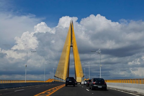 Am 24. Oktober des Jahres 2011 wurde die Brücke Manaus – Iranduba eingeweiht. Mitten im