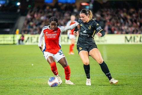 MELBOURNE, AUSTRALIA, MAY 24: Vivienne Lia of Arsenal Women FC competes against Michaela Foster of