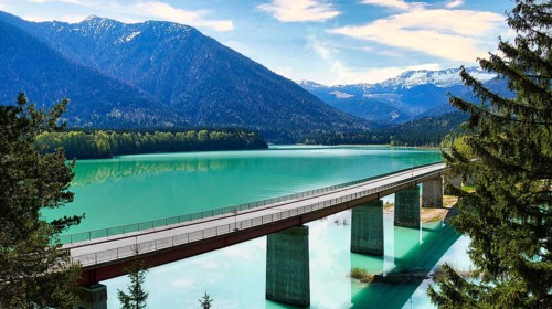 View of the Faller gorge bridge at Sylvensteinsee lake