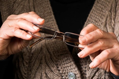 Old women hands hold glasses