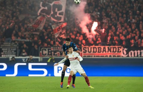 Football match, Berat DJIMSITI Atalanta Bergamo at the back heads the ball past Fabian RIEDER VFB