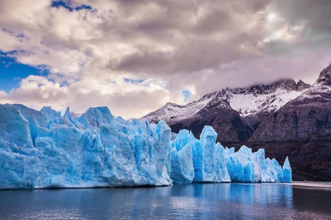 Giant icebergs and ice floes broken away from the shore of the glacier. Grey Lake in the national