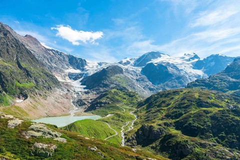 The Susten Pass links the Reuss Valley at the foot of the Gotthard Mountain with the Hasli Valley