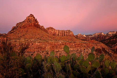 Is an American national park located in southwestern Utah near the town of Springdale.The canyon