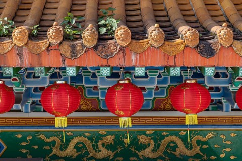 A close-up picture of the colorful paper lanterns at the Thean Hou Temple